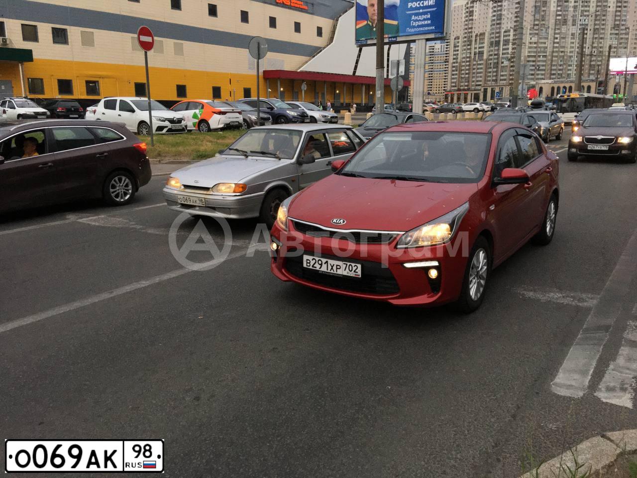 Фото автомобиля LADA 2115 SAMARA, 2009 — госномер О069АК98. Цвет: СЕРЕБРИСТЫЙ
