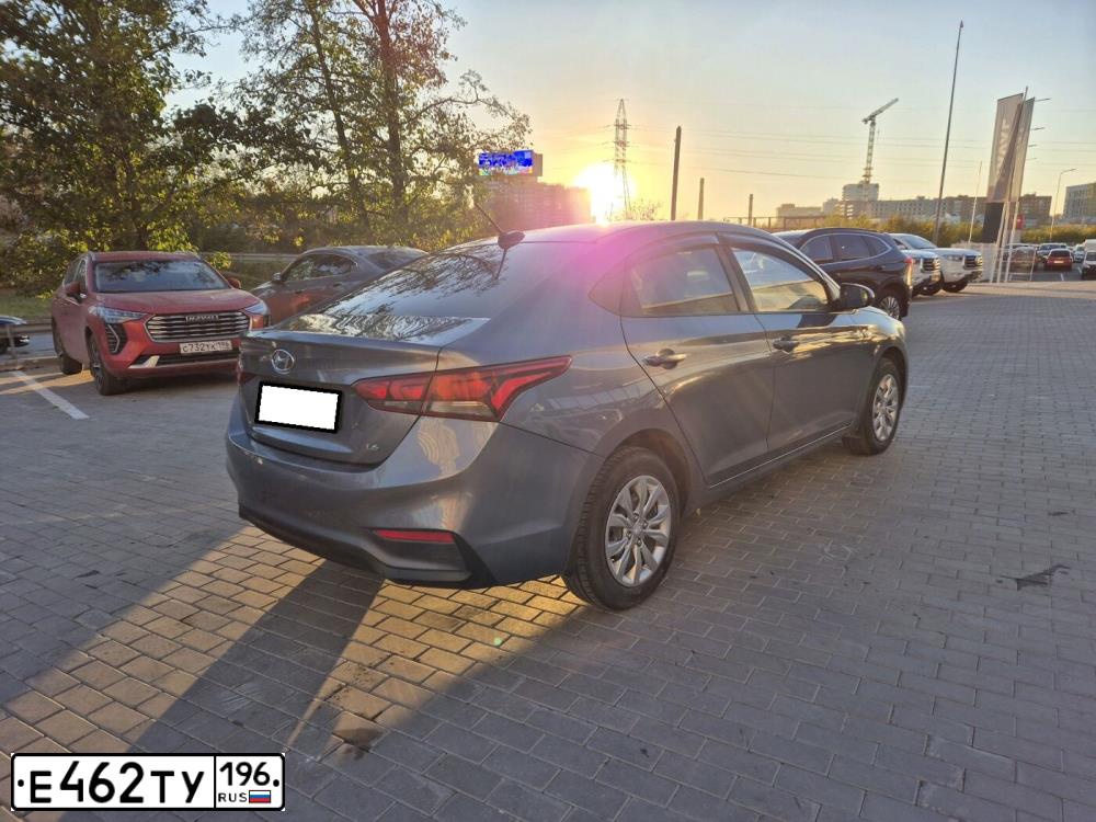 Фото автомобиля HYUNDAI SOLARIS, 2017 — госномер С716УУ196. Цвет: Серый