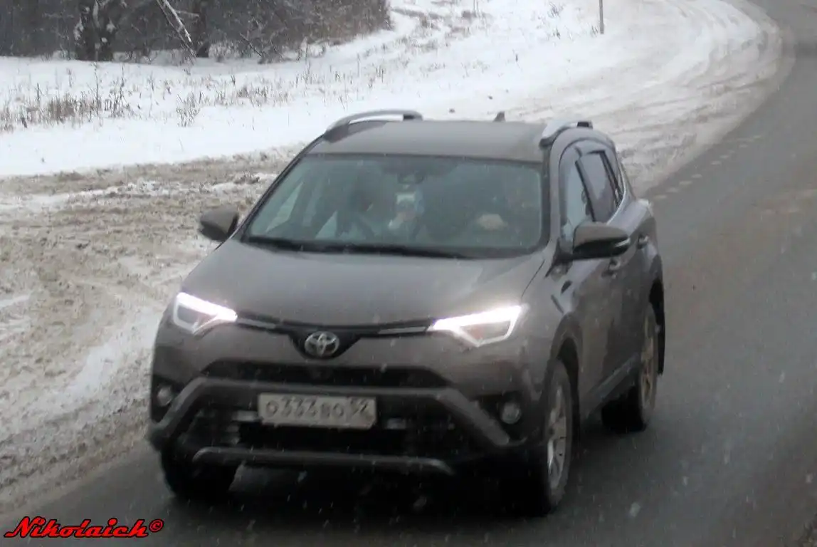 Фото автомобиля TOYOTA RAV4, 2012 — госномер Р653ХК152. Цвет: БРОНЗОВЫЙ