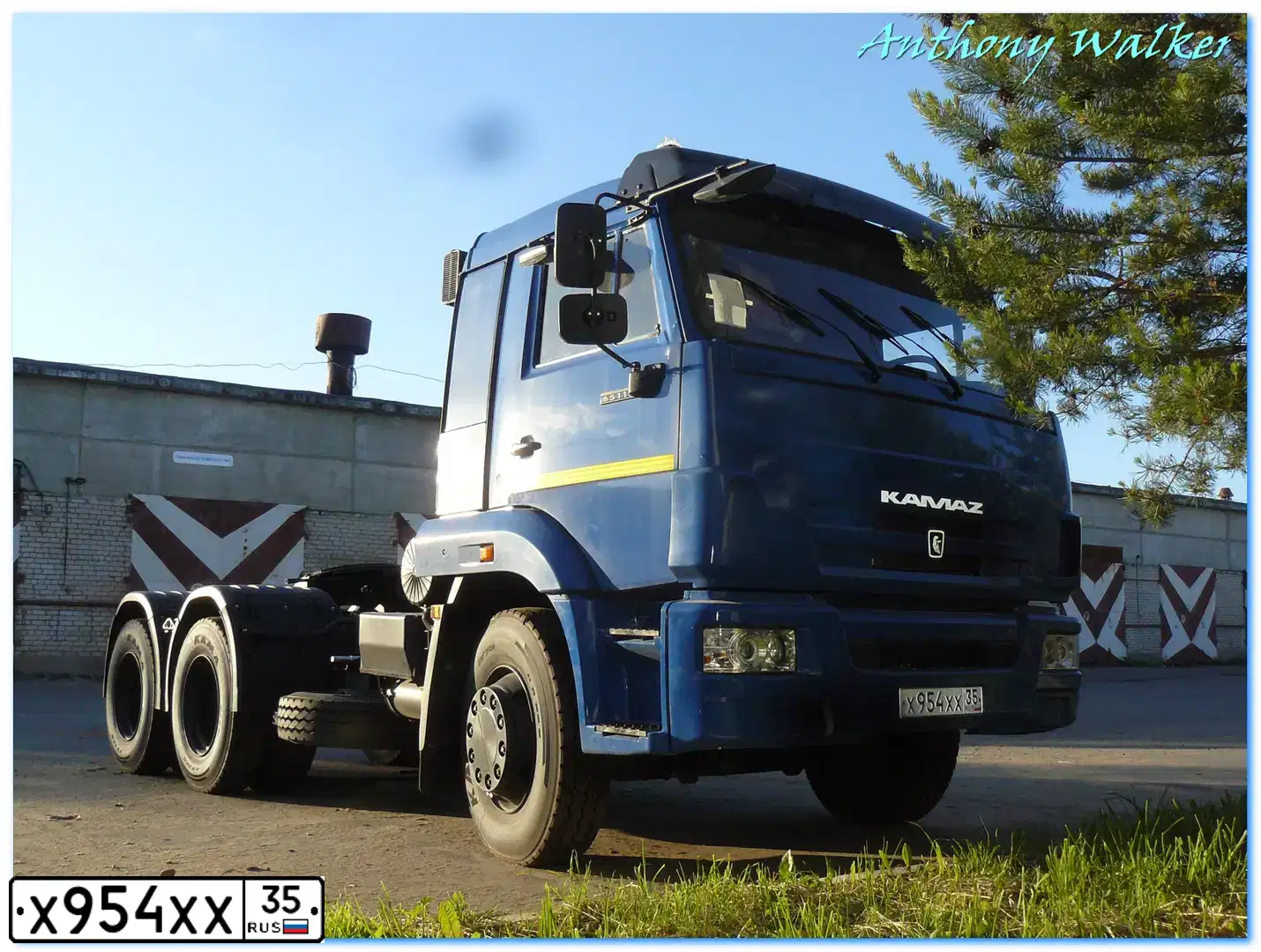 Фото автомобиля KAMAZ 65116 /6X4/, 2012 — госномер М800НТ29. Цвет: СИНИЙ
