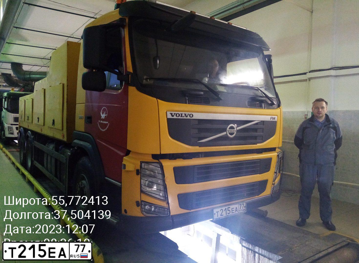 Фото автомобиля MAZ 6303 /6X4/, 2013 — госномер Т215ЕА77. Цвет: ЖЕЛТЫЙ