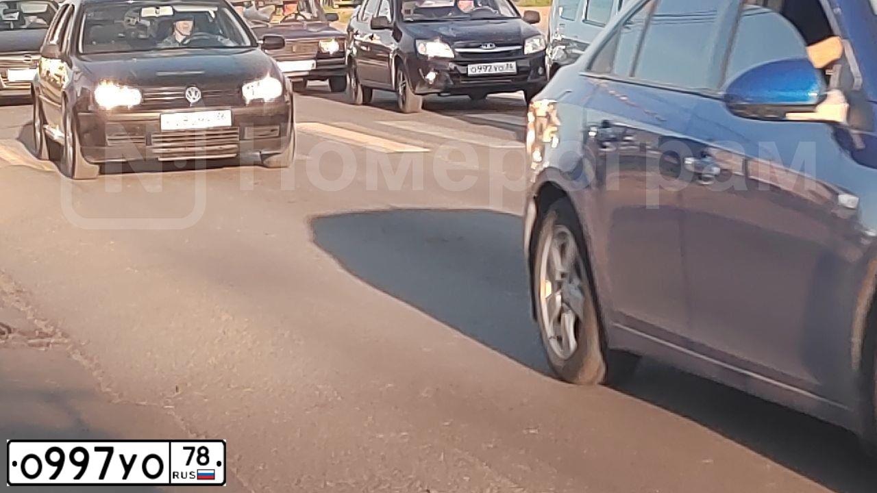 Фото автомобиля VOLKSWAGEN TIGUAN, 2011 — госномер О997УО78. Цвет: СЕРО-СИНИЙ