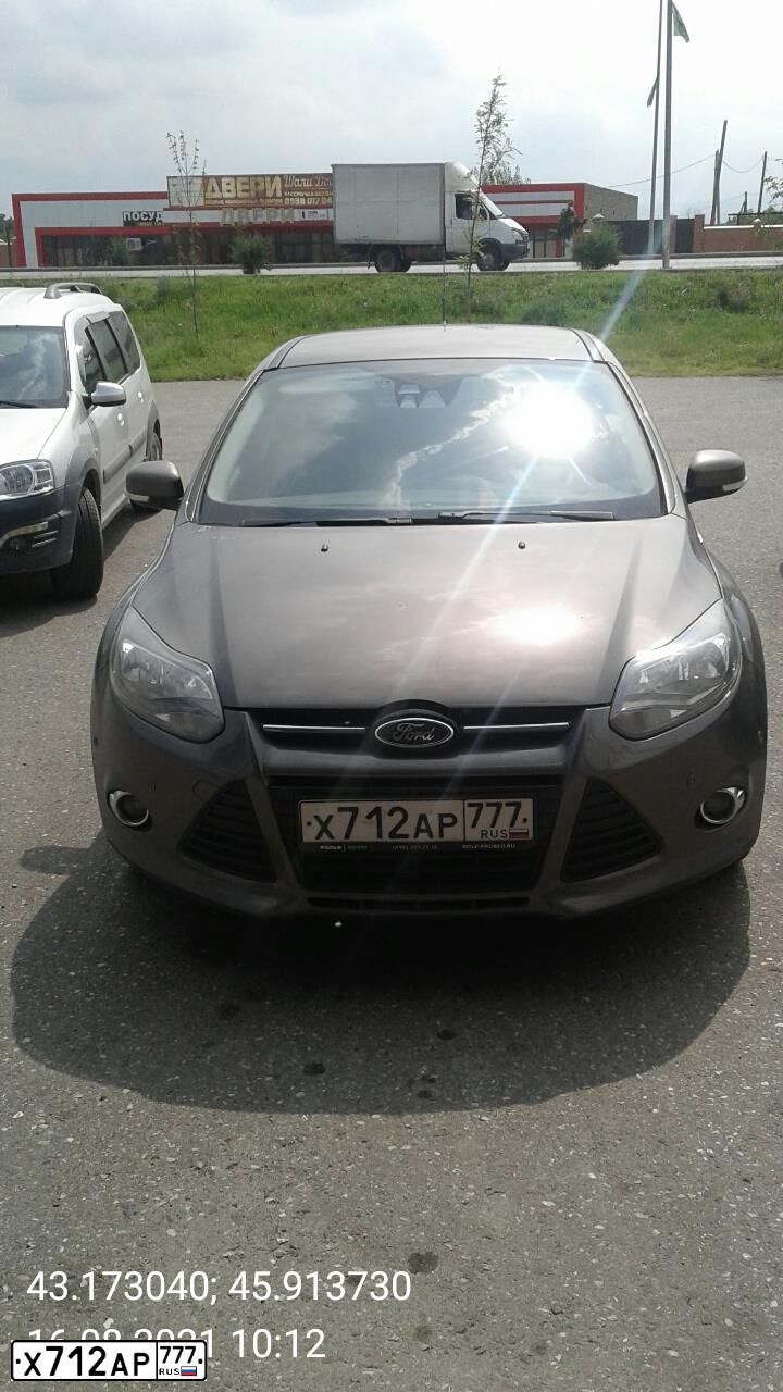 Фото автомобиля FORD FOCUS, 2013 — госномер С677МХ05. Цвет: СЕРО-КОРИЧНЕВЫЙ