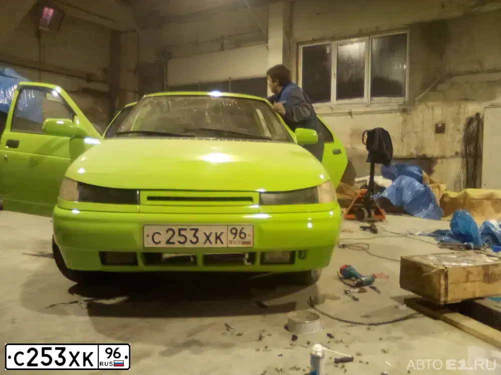 Фото автомобиля LADA 2110, 2002 — госномер С253ХК96. Цвет: ЖЁЛТО-ЗЕЛЁНЫЙ