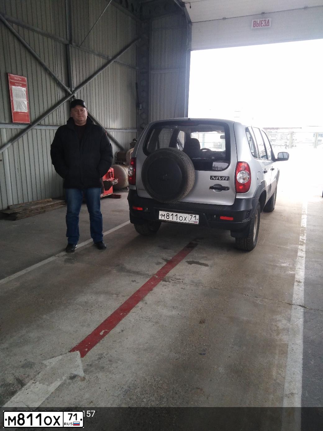 Фото автомобиля CHEVROLET NIVA, 2012 — госномер М811ОХ71. Цвет: Светло-Серебристый металлик