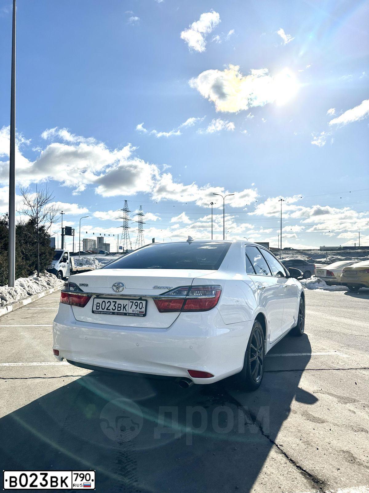 Фото автомобиля TOYOTA CAMRY, 2014 — госномер В023ВК790. Цвет: Белый