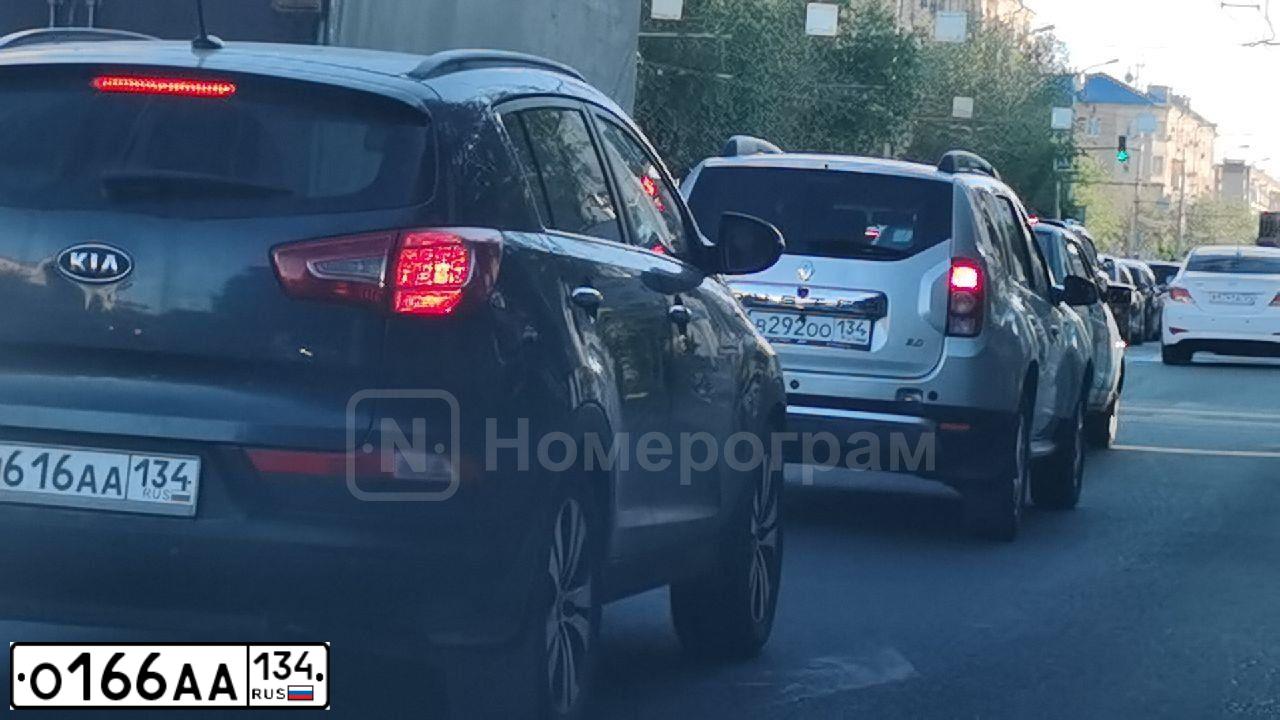 Фото автомобиля TOYOTA LANDCRUISER, 2000 — госномер К111ВН11. Цвет: ЧЕРНЫЙ