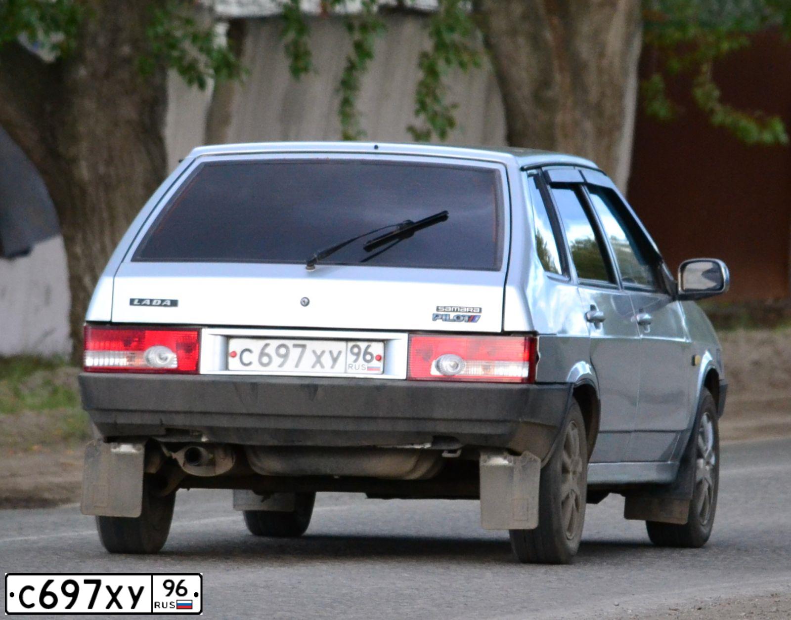 Фото автомобиля LADA 2109 SAMARA, 2001 — госномер У022СТ66. Цвет: СВЕТЛО-СЕРЫЙ