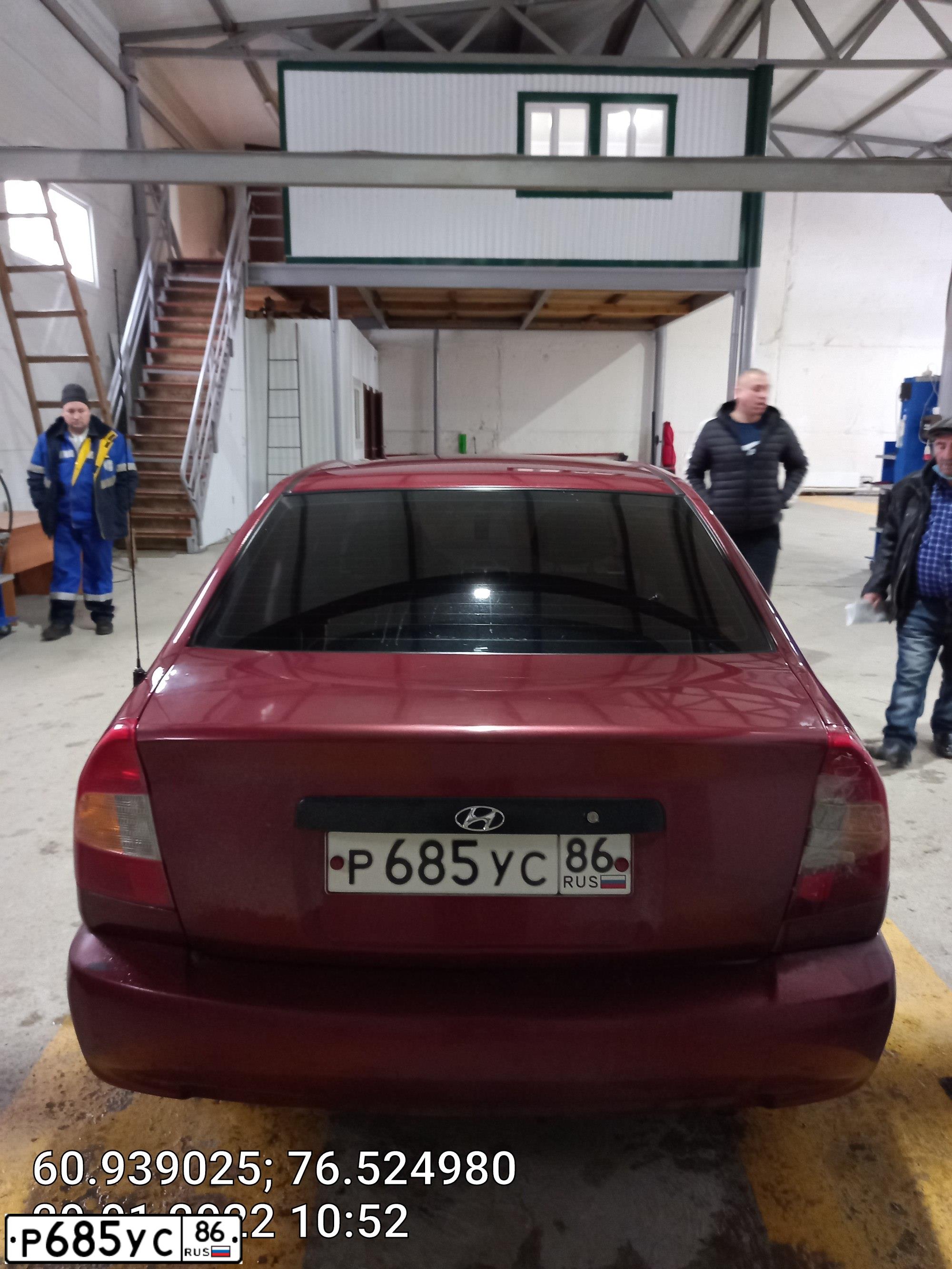 Фото автомобиля TAGAZ ACCENT, 2006 — госномер Р685УС86. Цвет: Красный