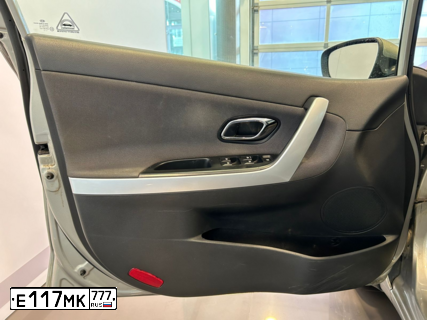 Фото автомобиля KIA CEE'D, 2014 — госномер Е117МК777. Цвет: Серый