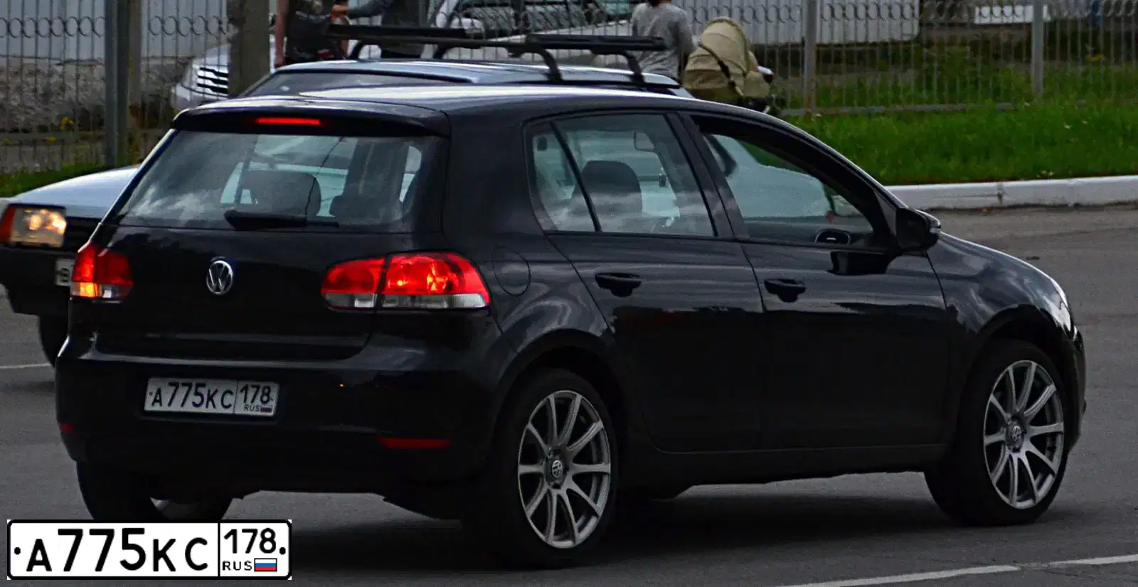 Фото автомобиля VOLKSWAGEN JETTA, 2009 — госномер А775КС178. Цвет: ЧЕРНЫЙ