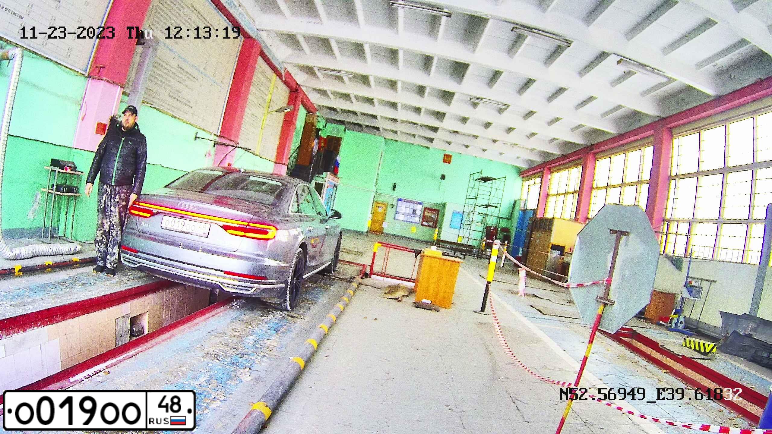 Фото автомобиля AUDI A8, 2008 — госномер О019ОО48. Цвет: Серый