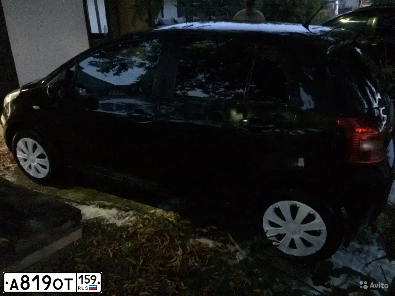 Фото автомобиля TOYOTA YARIS, 2006 — госномер Н538ХМ70. Цвет: ЧЕРНЫЙ