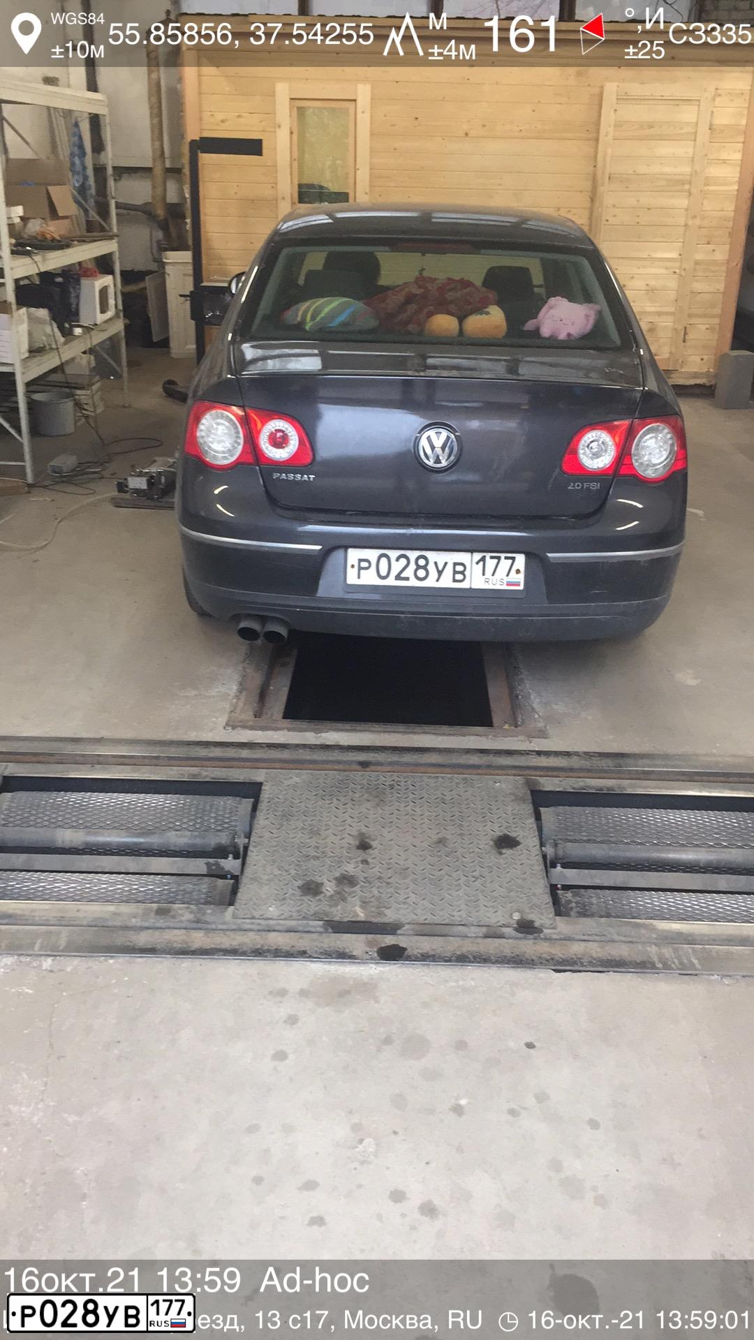 Фото автомобиля VOLKSWAGEN PASSAT, 2007 — госномер Р028УВ177. Цвет: КОРИЧНЕВЫЙ