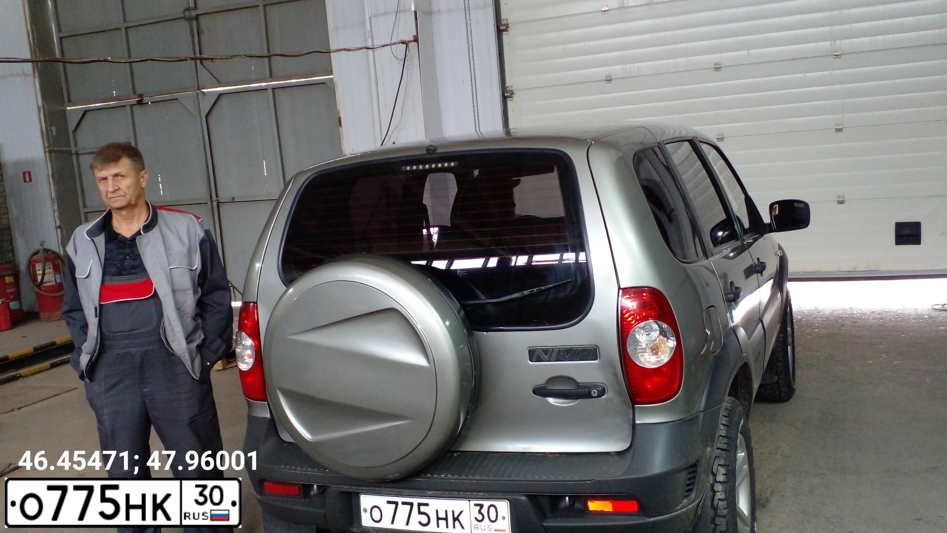 Фото автомобиля CHEVROLET NIVA, 2012 — госномер О775НК30. Цвет: СЕРО-КОРИЧНЕВЫЙ МЕТАЛЛИК