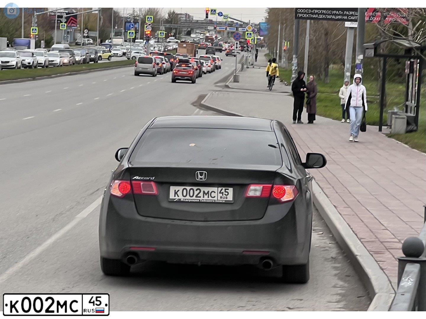 Фото автомобиля RENAULT MEGANE, 2006 — госномер О240МН45. Цвет: ТЕМНО-СЕРЫЙ