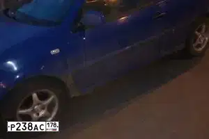 Фото автомобиля VOLKSWAGEN POLO, 2000 — госномер Е546ВК178. Цвет: синий