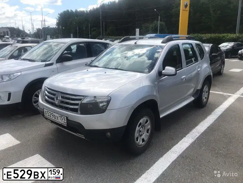 Фото автомобиля RENAULT DUSTER, 2013 — госномер Е529ВХ159. Цвет: СВЕТЛО-СЕРЫЙ