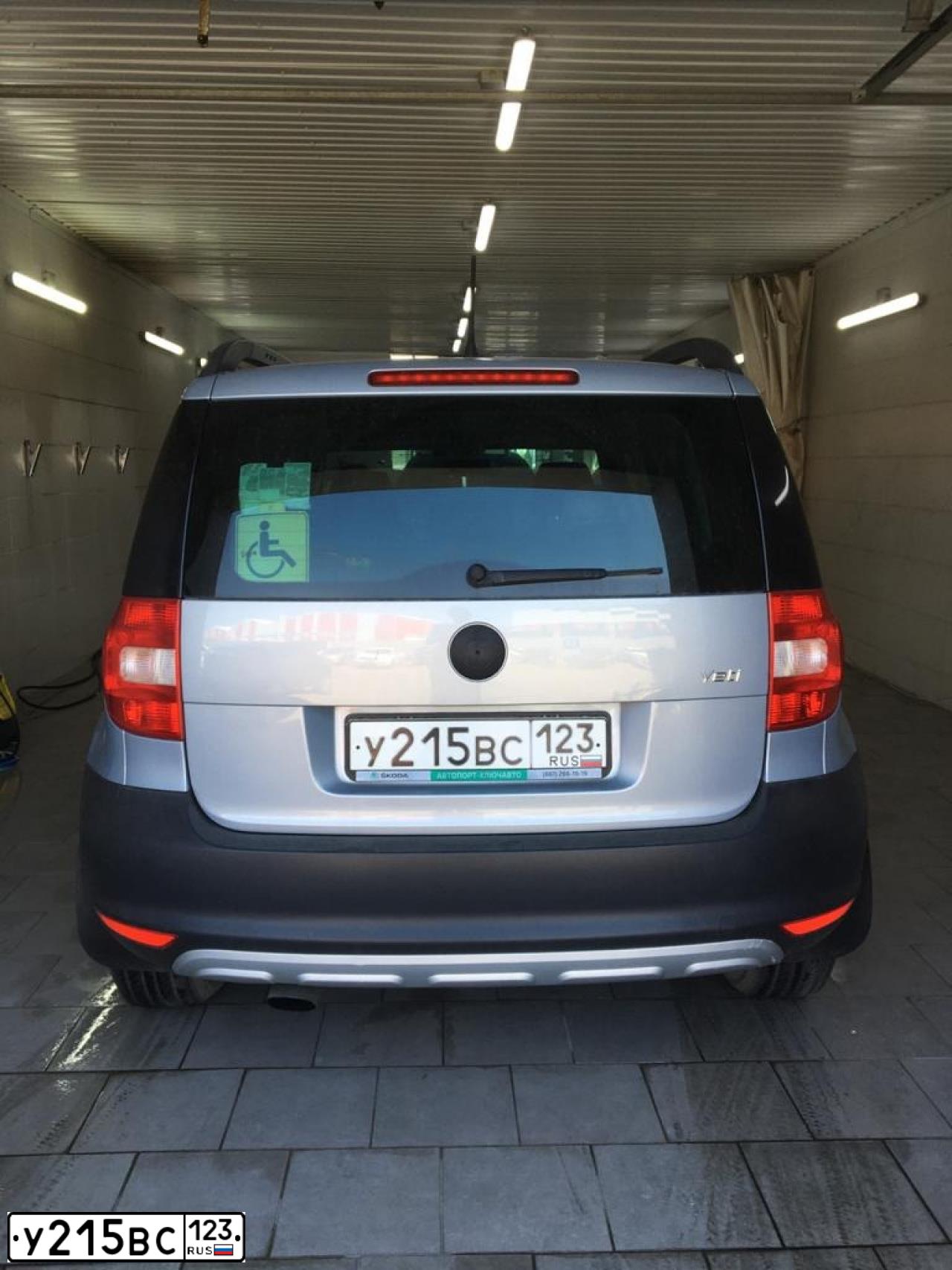 Фото автомобиля SKODA YETI, 2012 — госномер У215ВС123. Цвет: СЕРО-ГОЛУБОЙ