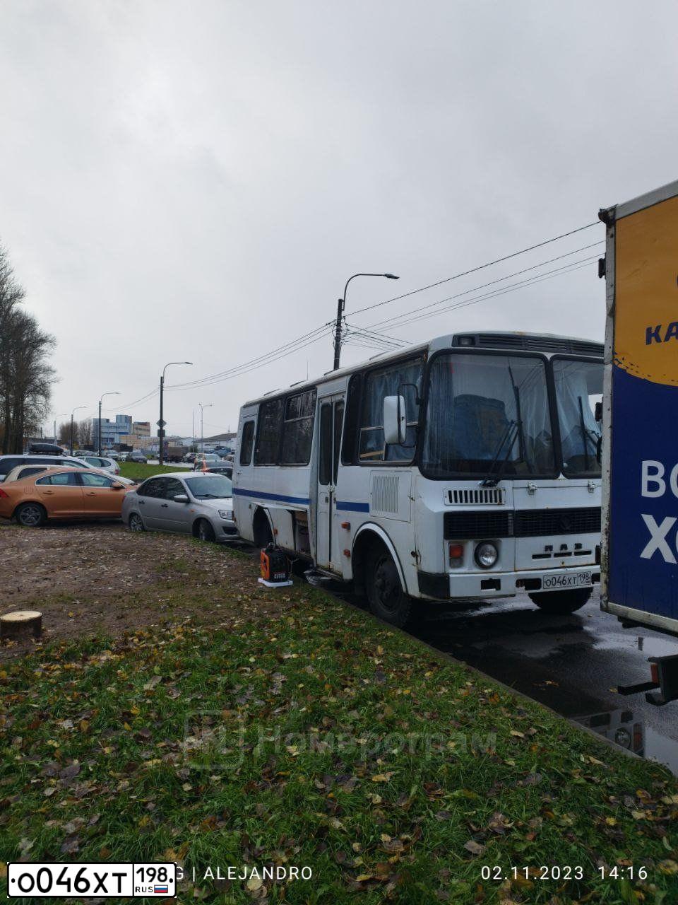 Фото автомобиля ПАЗ 32053, 2005 — госномер О046ХТ198. Цвет: Бело-синий
