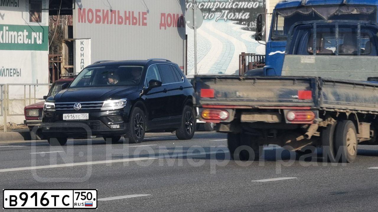 Фото автомобиля VOLKSWAGEN TIGUAN, 2018 — госномер М500ВВ181. Цвет: ЧЕРНЫЙ
