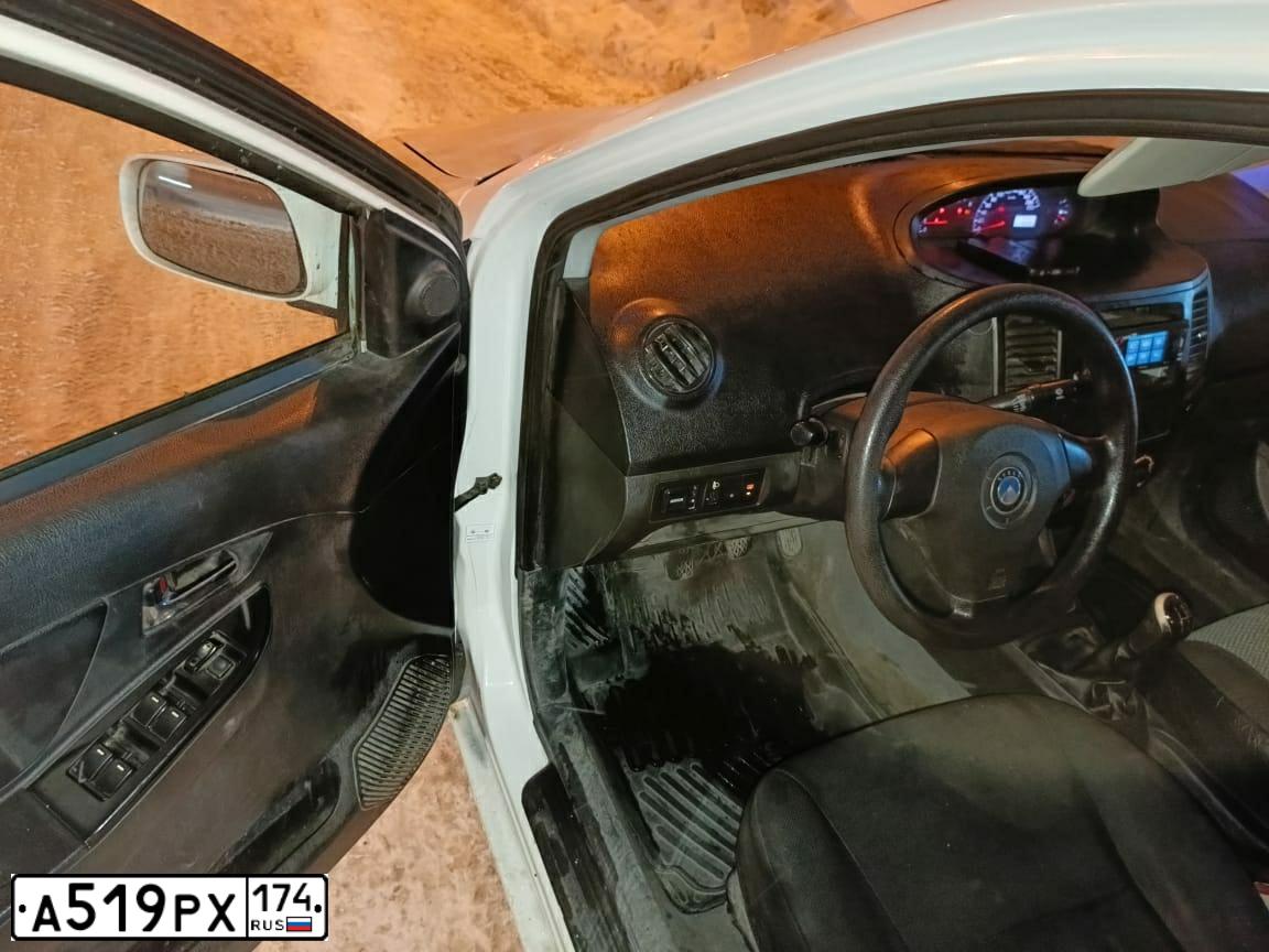 Фото автомобиля GEELY MK, 2013 — госномер Т952КТ196. Цвет: Белый