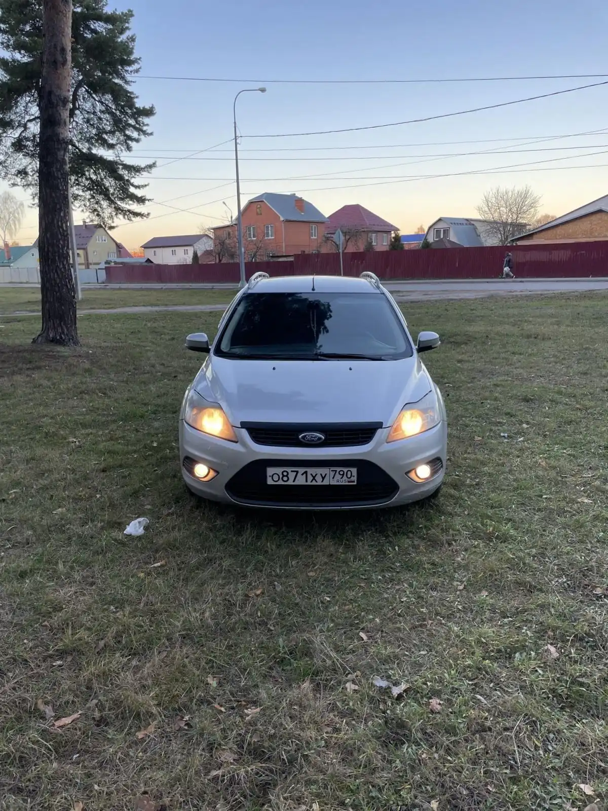 Фото автомобиля FORD FOCUS, 2008 — госномер Е188ТТ69. Цвет: СЕРЕБРИСТЫЙ