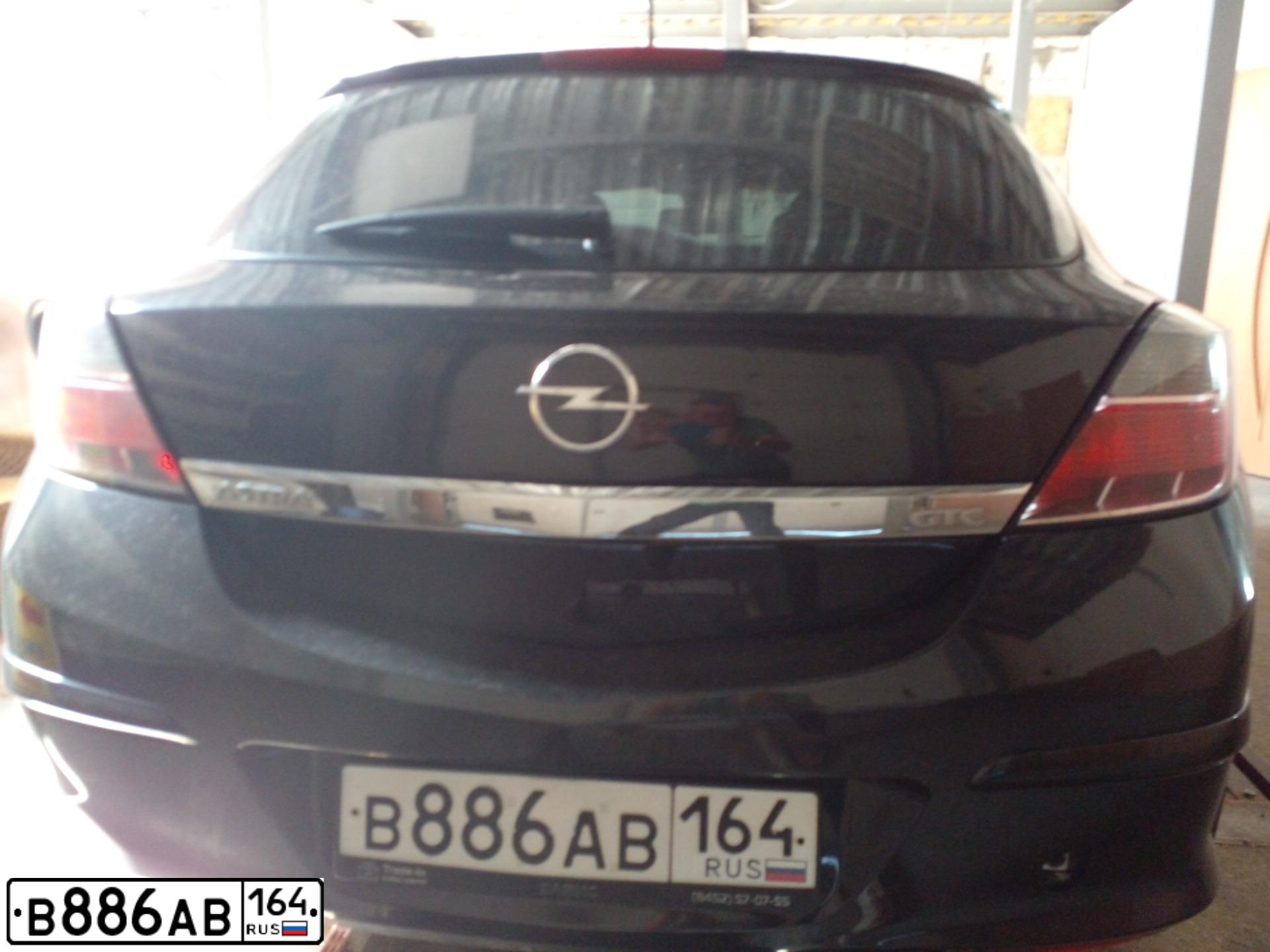 Фото автомобиля OPEL ASTRA, 2007 — госномер В886АВ164. Цвет: ЧЕРНЫЙ