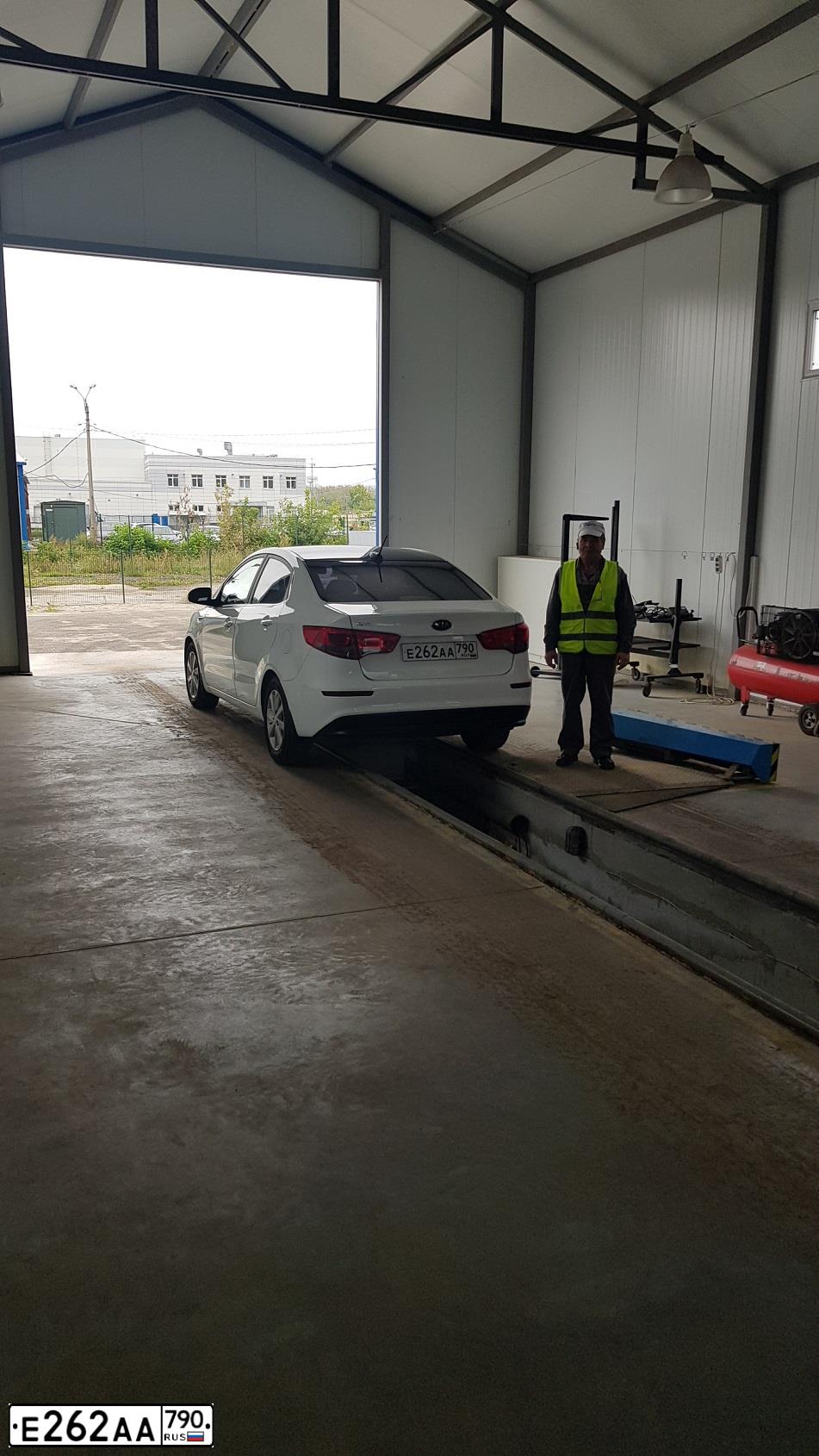 Фото автомобиля KIA RIO, 2015 — госномер Р893КТ790