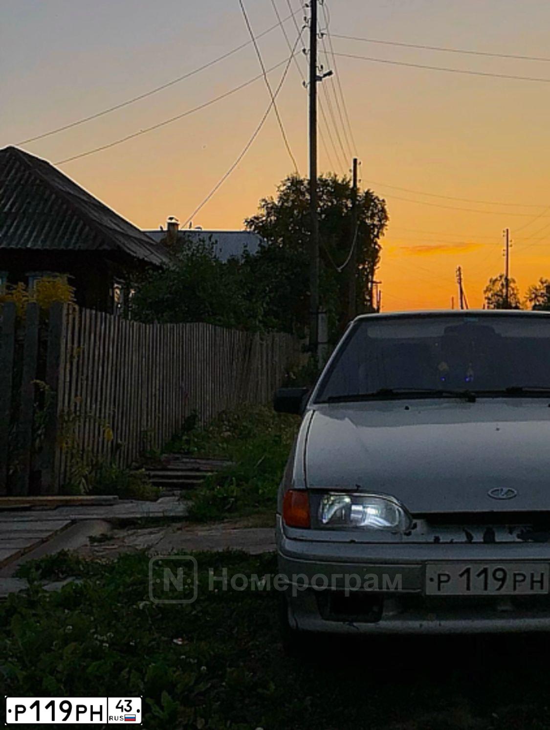 Фото автомобиля LADA 2114 SAMARA, 2005 — госномер Р119РН43. Цвет: МОЛОЧНО-БЕЛЫЙ СЕРЕБРИСТЫЙ