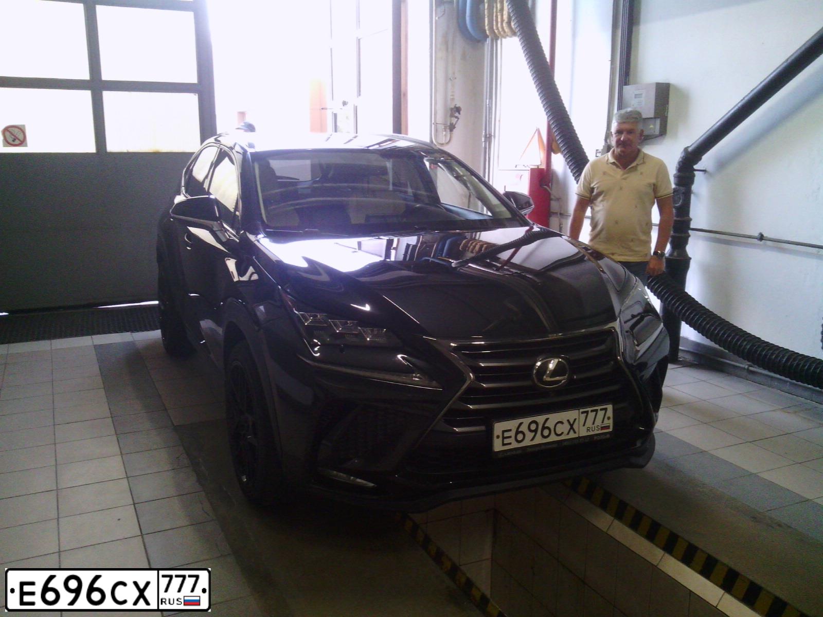 Фото автомобиля LEXUS NX, 2016 — госномер Е696СХ777. Цвет: ЧЕРНЫЙ