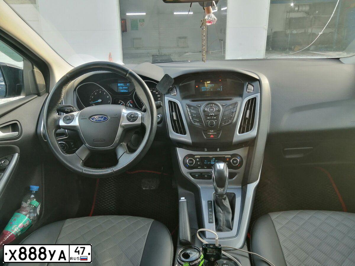 Фото автомобиля FORD FOCUS, 2013 — госномер Х888УА47. Цвет: ЧЕРНЫЙ