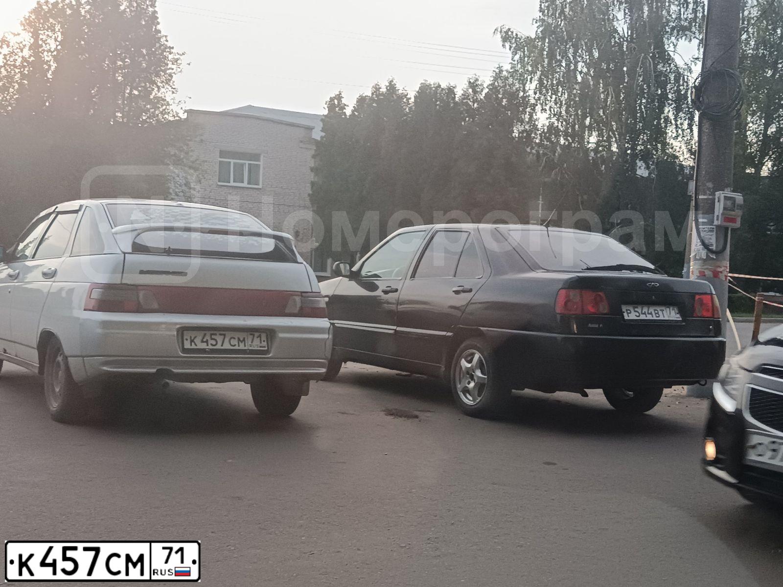 Фото автомобиля LADA 2112 LADA, 2007 — госномер К457СМ71. Цвет: Светло-Серебристый металлик