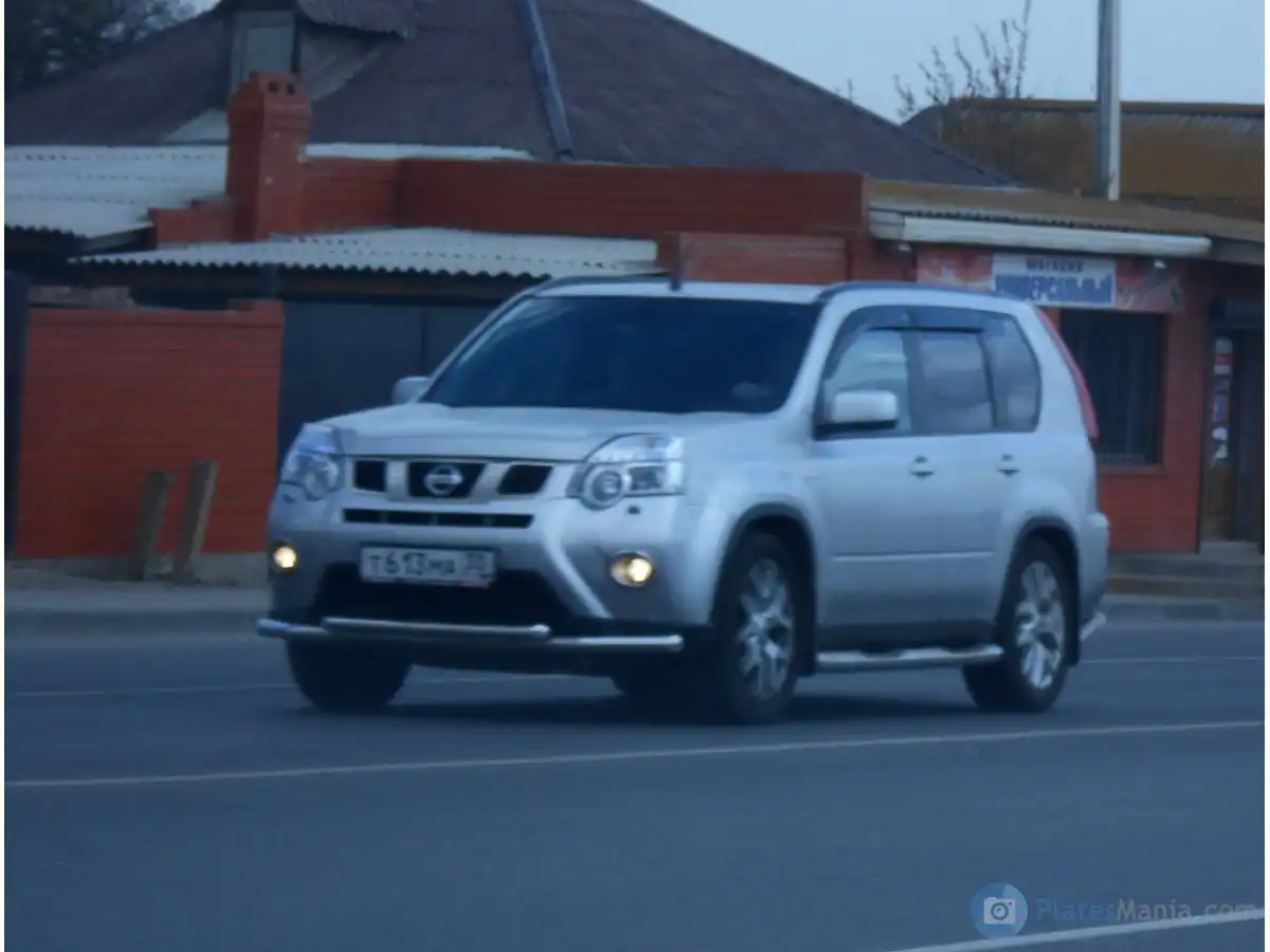 Фото автомобиля NISSAN X-TRAIL, 2012 — госномер К392ВВ134. Цвет: Серебристый