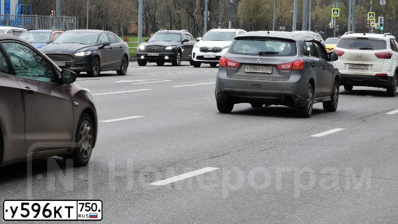 Фото автомобиля MITSUBISHI ASX, 2012 — госномер У596КТ750. Цвет: СЕРЫЙ