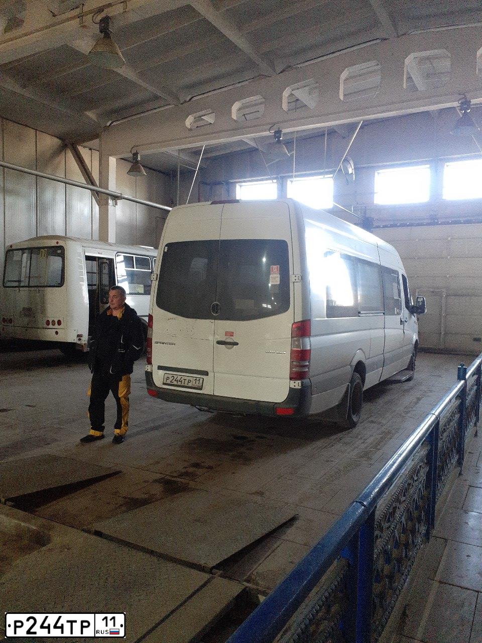 Фото автомобиля MERCEDES SPRINTER, 2017 — госномер А466СВ83. Цвет: Белый