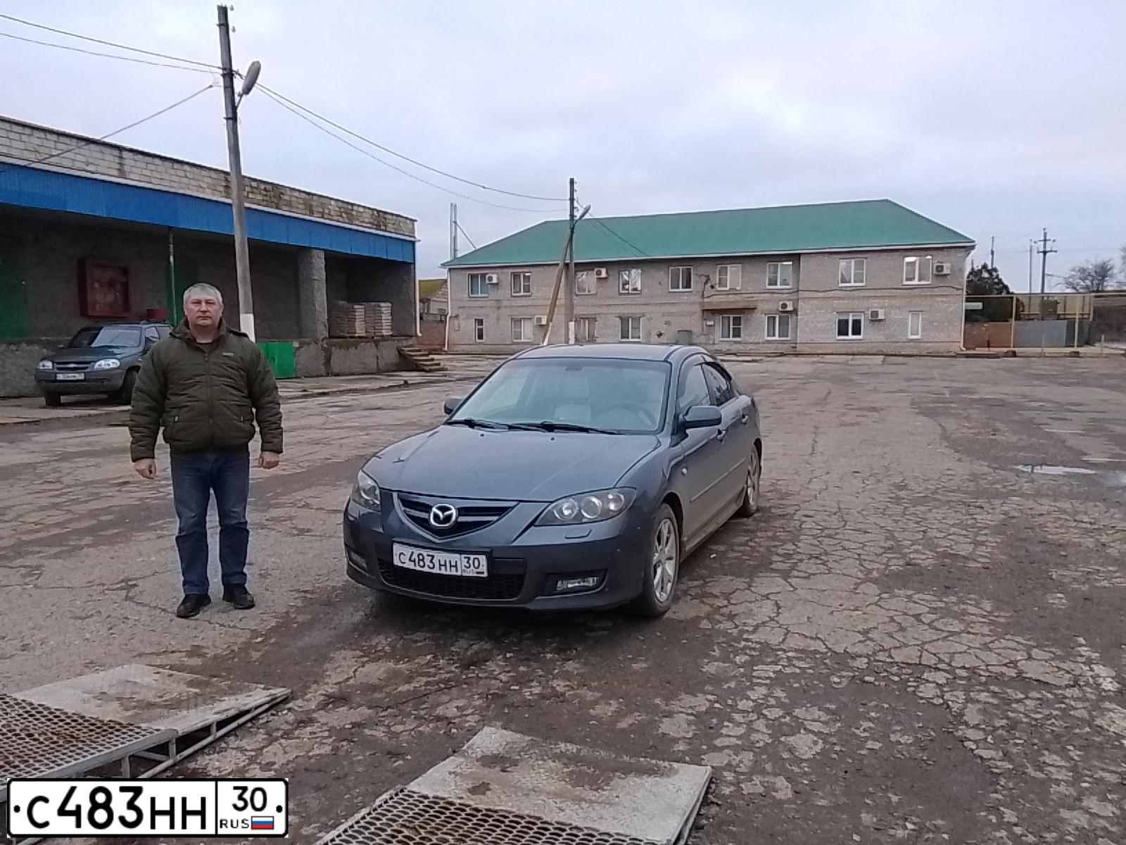 Фото автомобиля MAZDA 3, 2008 — госномер В800УР30. Цвет: СЕРЫЙ