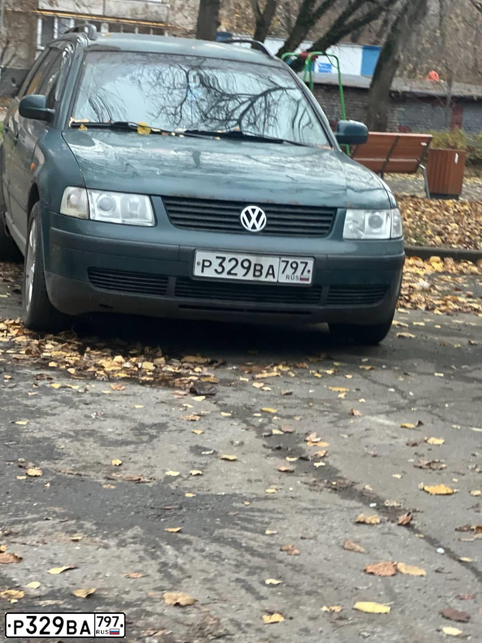 Фото автомобиля VOLKSWAGEN PASSAT, 1998 — госномер Р329ВА797. Цвет: ЗЕЛЕНЫЙ