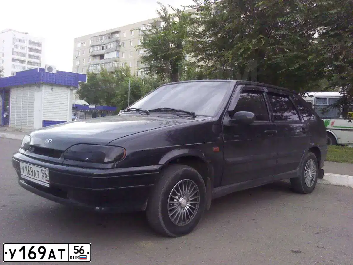 Фото автомобиля LADA 2114 SAMARA, 2010 — госномер Е115РК156. Цвет: СИНЕ-ЧЕРНЫЙ