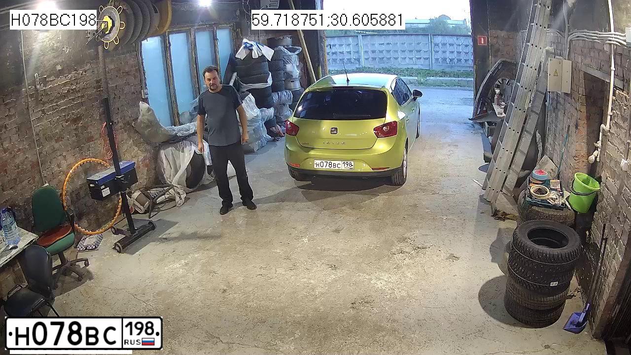 Фото автомобиля SEAT IBIZA, 2008 — госномер Н078ВС198. Цвет: СВЕТЛО-ЗЕЛЕНЫЙ