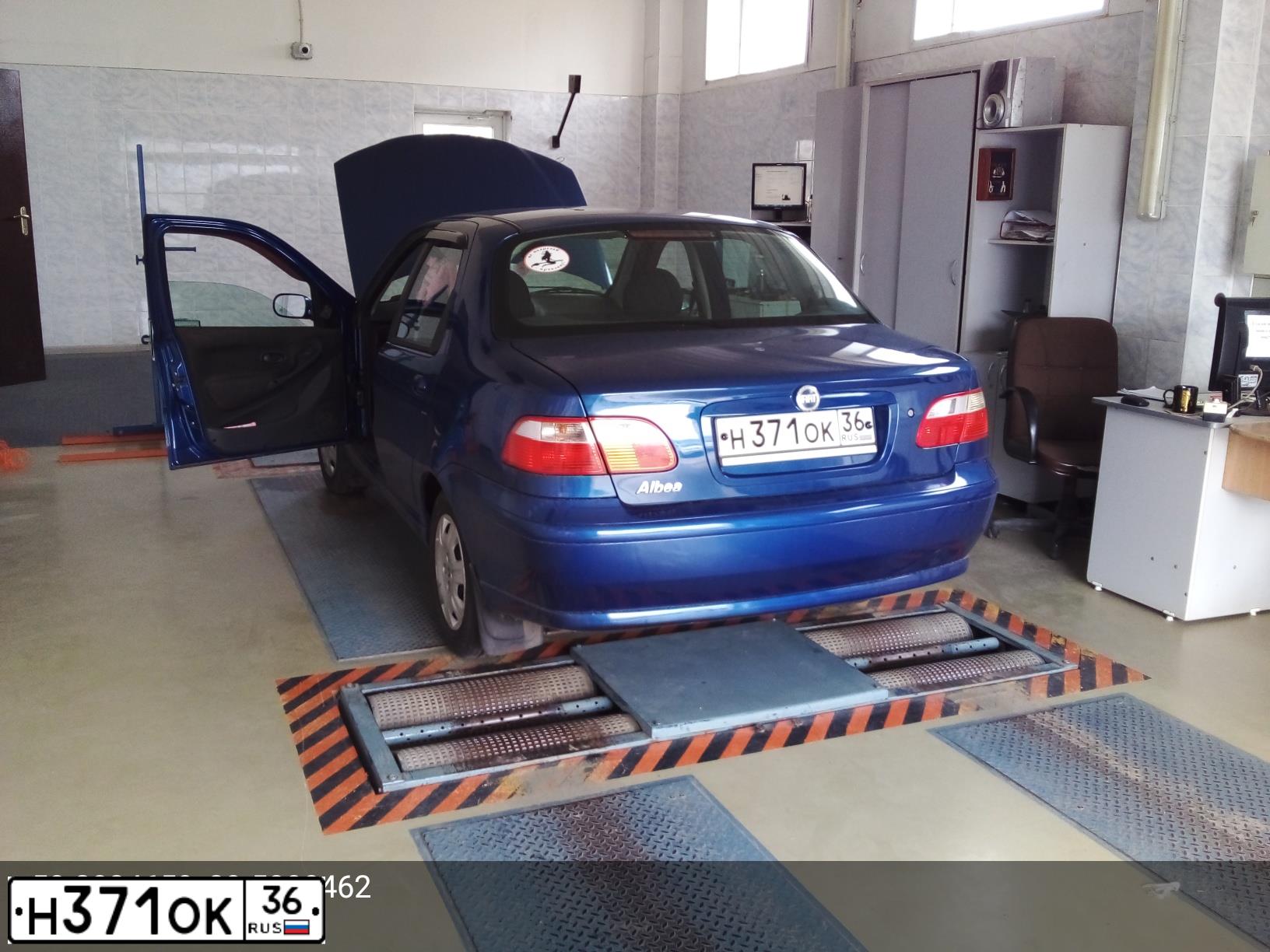 Фото автомобиля FIAT ALBEA, 2008 — госномер Н371ОК36. Цвет: СИНИЙ ТЕЗЕЙ