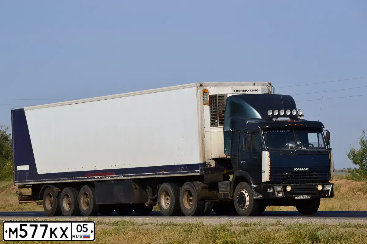 Фото автомобиля KAMAZ 5410 /6X4/, 1986 — госномер М577КХ05. Цвет: ТЕМНО ЗЕЛЕНЫЙ
