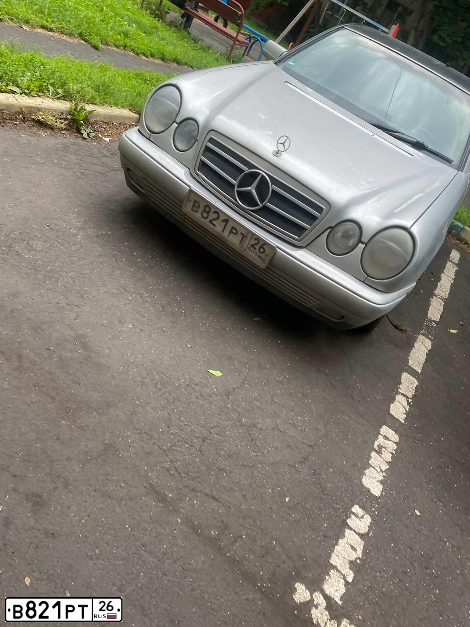 Фото автомобиля MERCEDES E-KLASSE, 1996 — госномер В003ТТ99. Цвет: БЕЛЫЙ (СЕРЫЙ)