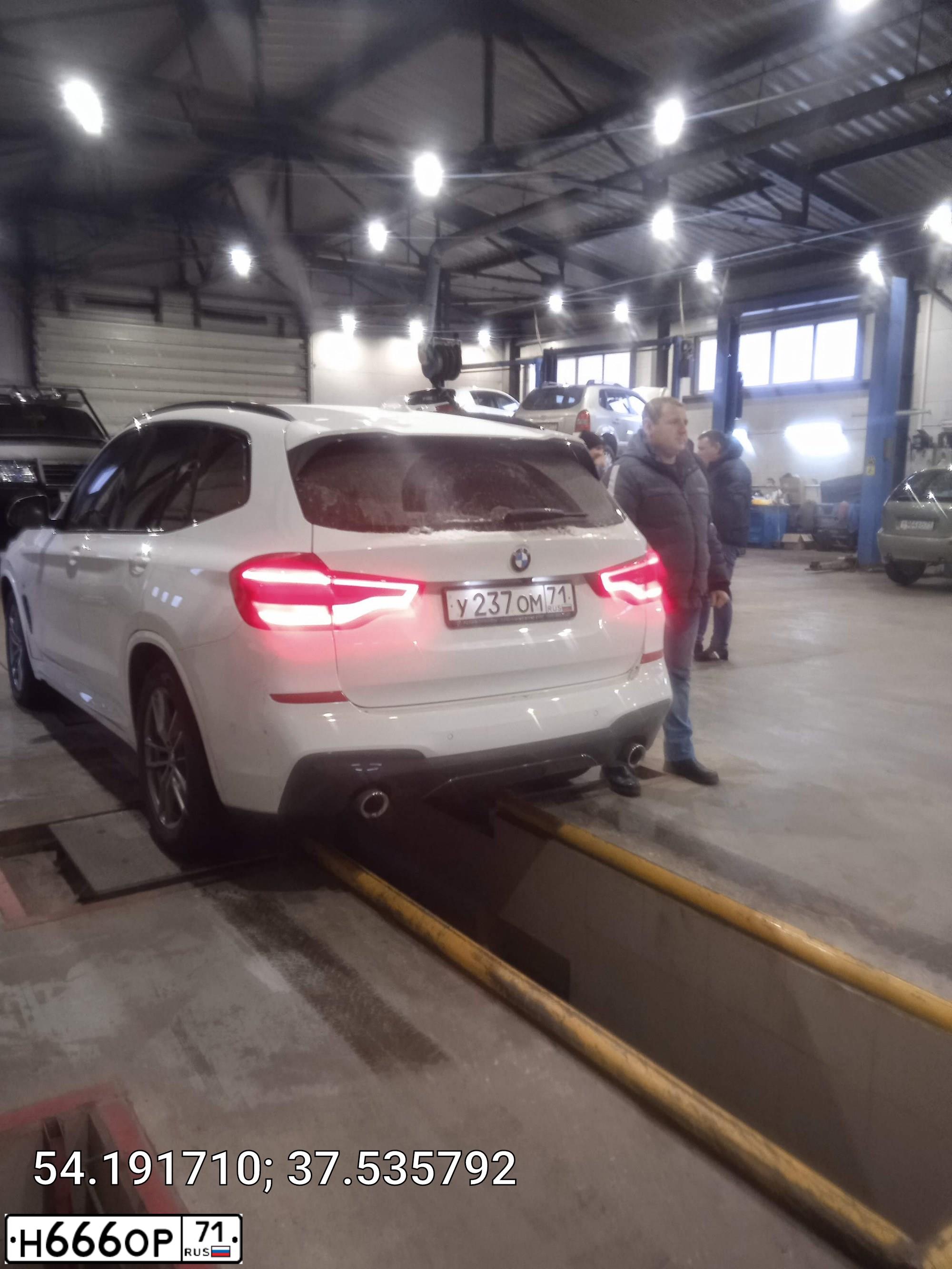 Фото автомобиля INFINITI QX70 /FX/, 2009 — госномер Р169КТ196. Цвет: СЕРО-ЗЕЛЕНЫЙ