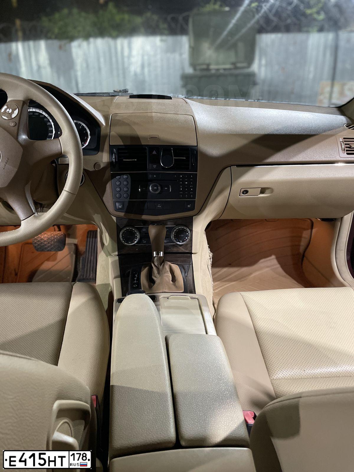 Фото автомобиля MERCEDES C-KLASSE, 2008 — госномер Е415НТ178. Цвет: ВИШНЕВЫЙ