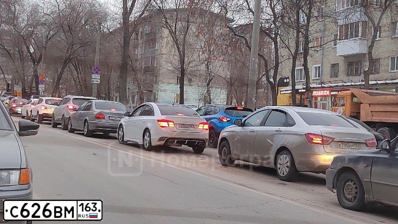 Фото автомобиля LADA 2121 NIVA, 2011 — госномер Е166АР196. Цвет: Белый
