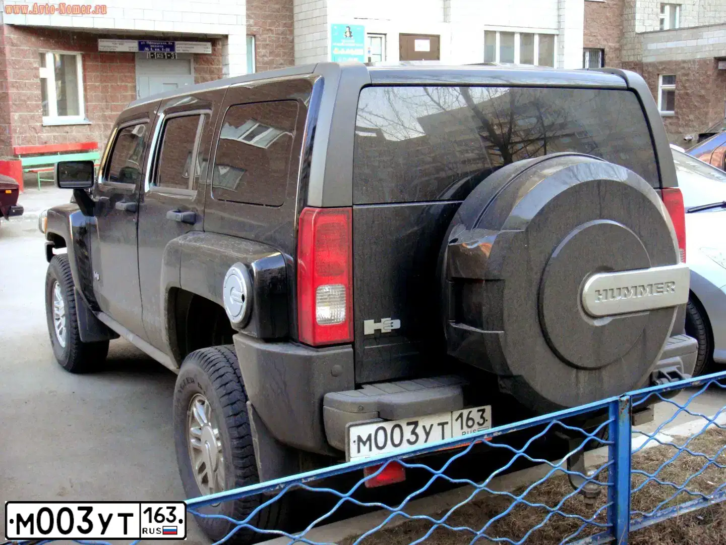 Фото автомобиля HUMMER H3, 2008 — госномер М003УТ163. Цвет: ЧЕРНЫЙ