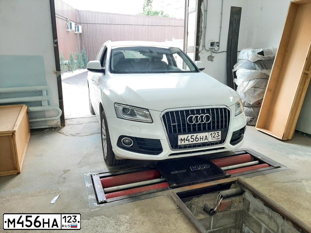 Фото автомобиля AUDI Q5, 2013 — госномер М456НА123. Цвет: БЕЛЫЙ