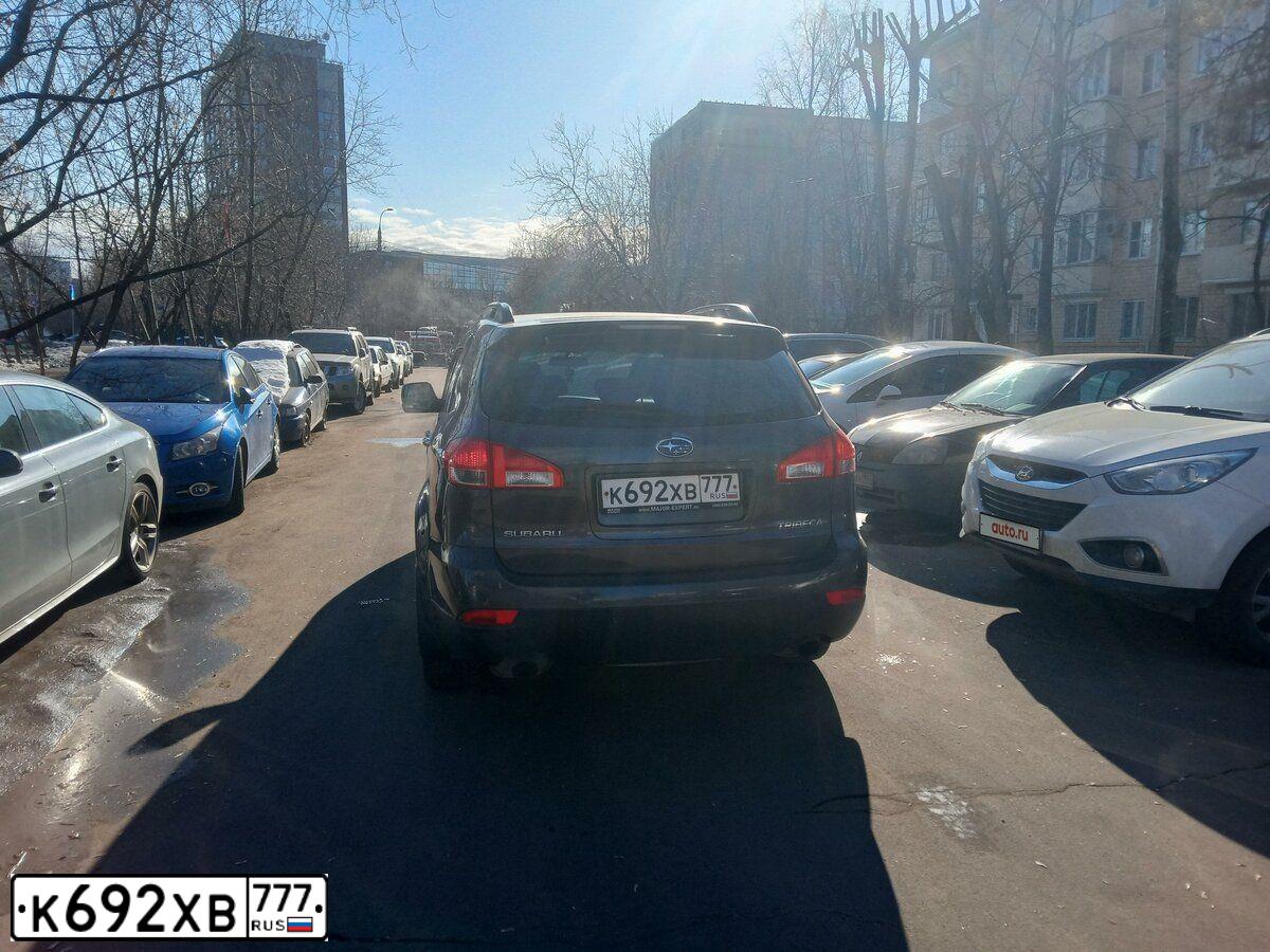 Фото автомобиля SUBARU B9 TRIBECA, 2008 — госномер Е377АО977. Цвет: Серый