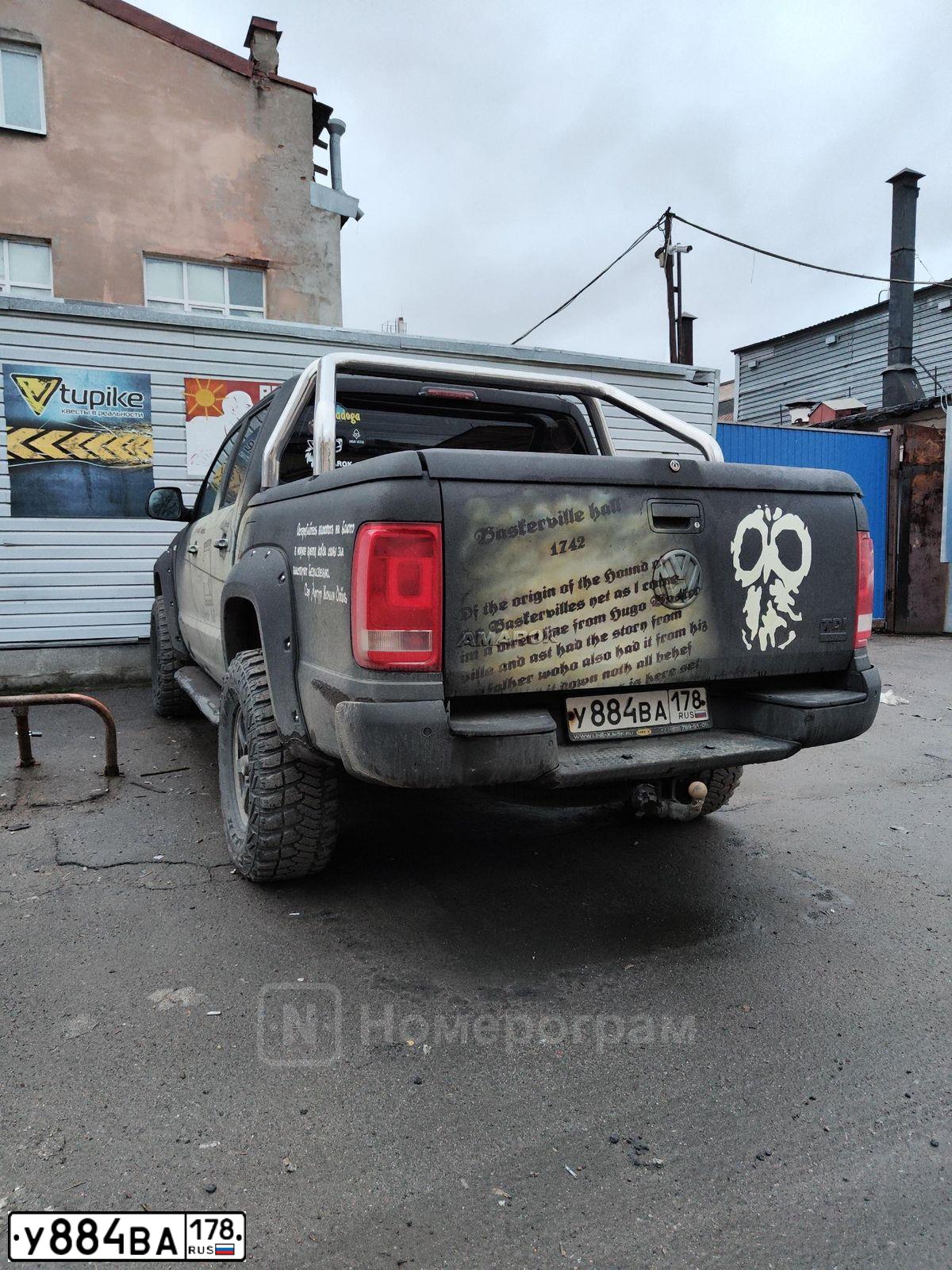 Фото автомобиля VOLKSWAGEN AMAROK, 2012 — госномер У884ВА178. Цвет: СЕРЫЙ
